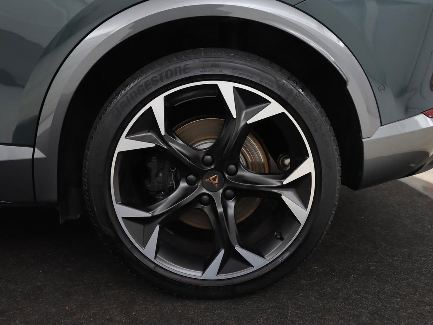 CUPRA Formentor 1.4 e-Hybrid VZ | 245pk | Stoelverwarming | Carplay | Camera | Adaptive cruise | Navigatie | Keyless | Memory | Sfeerverlichting | Full LED | 19'' | PHEV | Plug In