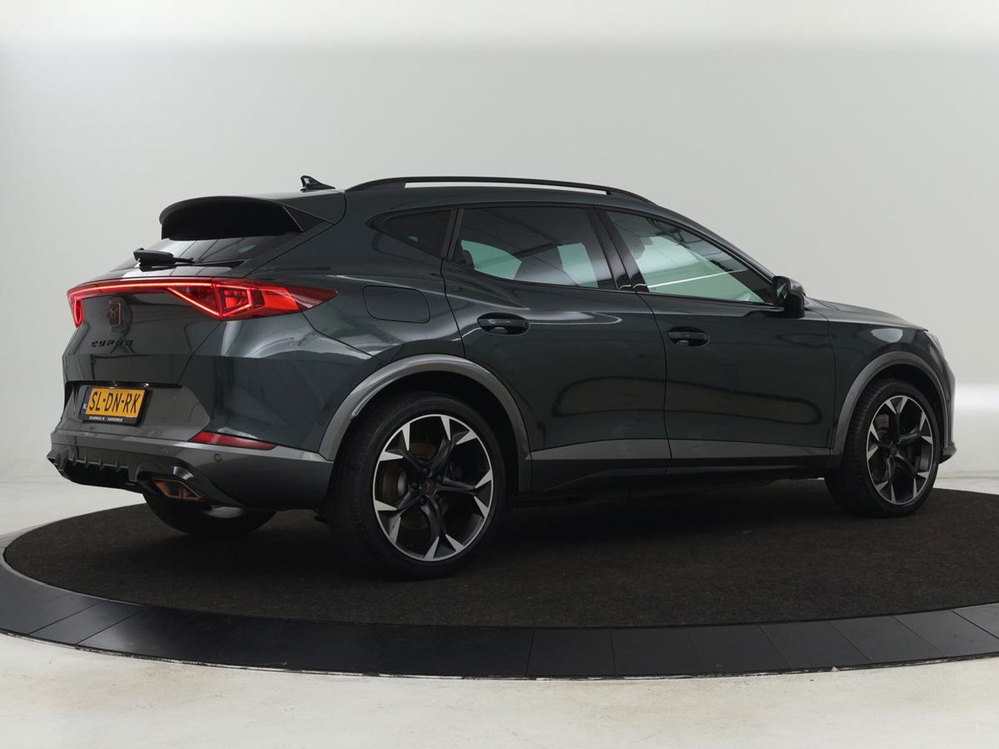 CUPRA Formentor 1.4 e-Hybrid VZ | 245pk | Stoelverwarming | Carplay | Camera | Adaptive cruise | Navigatie | Keyless | Memory | Sfeerverlichting | Full LED | 19'' | PHEV | Plug In