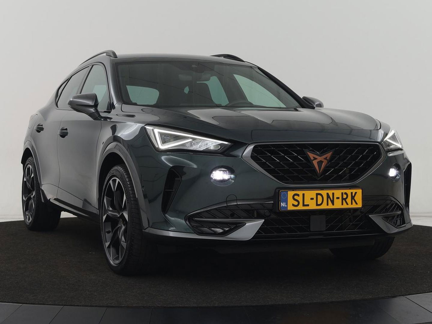 CUPRA Formentor 1.4 e-Hybrid VZ | 245pk | Stoelverwarming | Carplay | Camera | Adaptive cruise | Navigatie | Keyless | Memory | Sfeerverlichting | Full LED | 19'' | PHEV | Plug In
