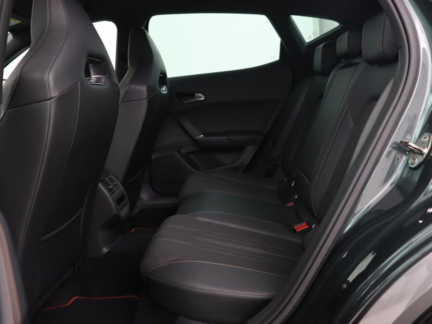 CUPRA Formentor 1.4 e-Hybrid VZ | 245pk | Stoelverwarming | Carplay | Camera | Adaptive cruise | Navigatie | Keyless | Memory | Sfeerverlichting | Full LED | 19'' | PHEV | Plug In