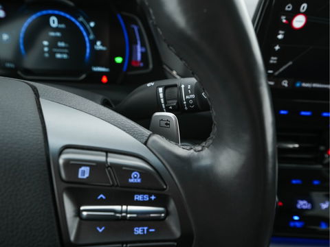 Hyundai IONIQ Premium EV 38 kWh {SOH-100%} *LUXURY-LEATHER | FULL-LED | ADAPTIVE-CRUISE | KEYLESS | NAVI-FULLMAP | DAB | CAMERA | MEMORY-PACK | DIGI-COCKPIT | HEATED/VENTILATED-COMFORTSEATS | AMBIENT-LIGHT | CCS-FASTLOADER
