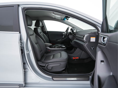 Hyundai IONIQ Premium EV 38 kWh {SOH-100%} *LUXURY-LEATHER | FULL-LED | ADAPTIVE-CRUISE | KEYLESS | NAVI-FULLMAP | DAB | CAMERA | MEMORY-PACK | DIGI-COCKPIT | HEATED/VENTILATED-COMFORTSEATS | AMBIENT-LIGHT | CCS-FASTLOADER