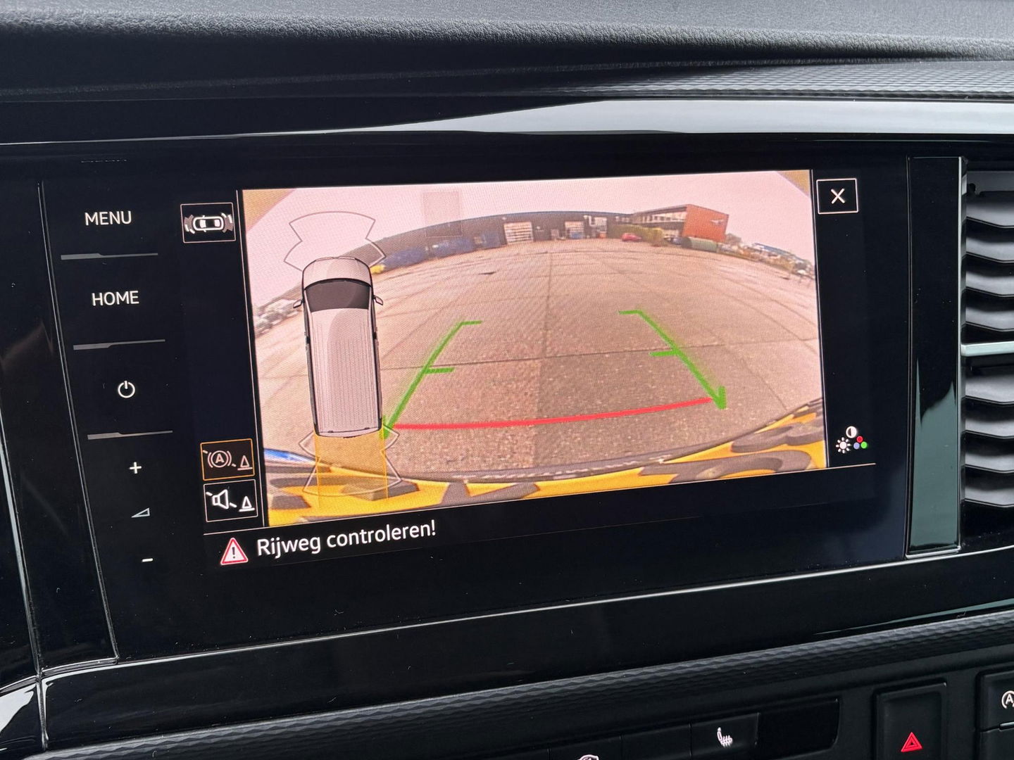 Volkswagen Transporter 2.0 TDI L2H1 BULLI DC | Digital Cockpit | LED | STOELVERWARMING | ADAPTIVE CRUISE