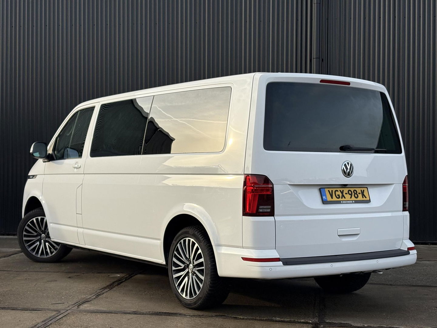 Volkswagen Transporter 2.0 TDI L2H1 BULLI DC | Digital Cockpit | LED | STOELVERWARMING | ADAPTIVE CRUISE