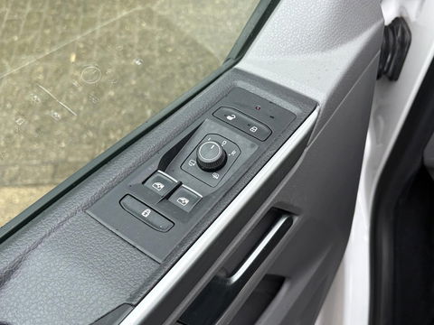 Volkswagen Transporter 2.0 TDI L2H1 BULLI DC | Digital Cockpit | LED | STOELVERWARMING | ADAPTIVE CRUISE