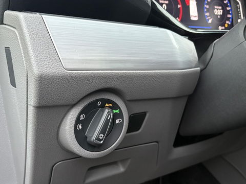 Volkswagen Transporter 2.0 TDI L2H1 BULLI DC | Digital Cockpit | LED | STOELVERWARMING | ADAPTIVE CRUISE