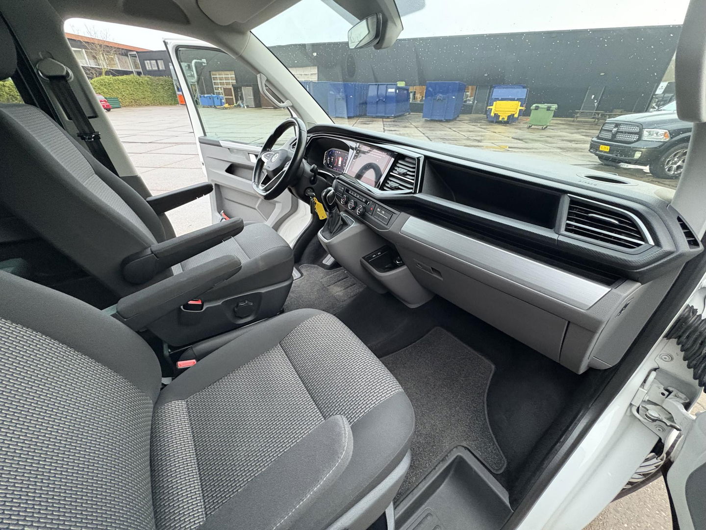 Volkswagen Transporter 2.0 TDI L2H1 BULLI DC | Digital Cockpit | LED | STOELVERWARMING | ADAPTIVE CRUISE