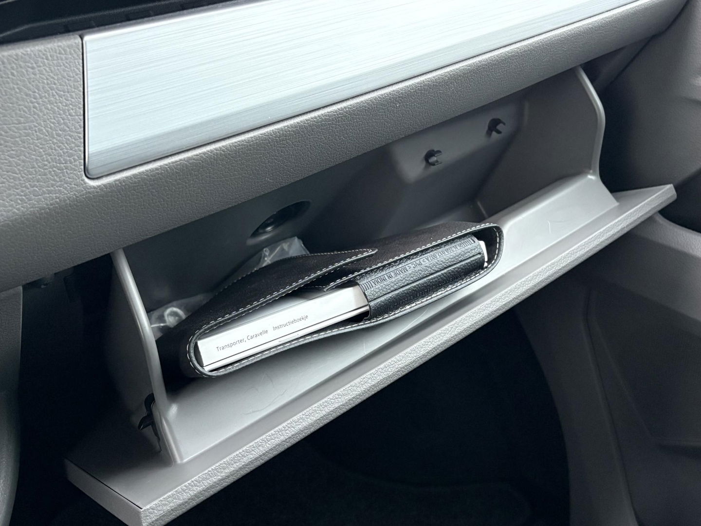 Volkswagen Transporter 2.0 TDI L2H1 BULLI DC | Digital Cockpit | LED | STOELVERWARMING | ADAPTIVE CRUISE