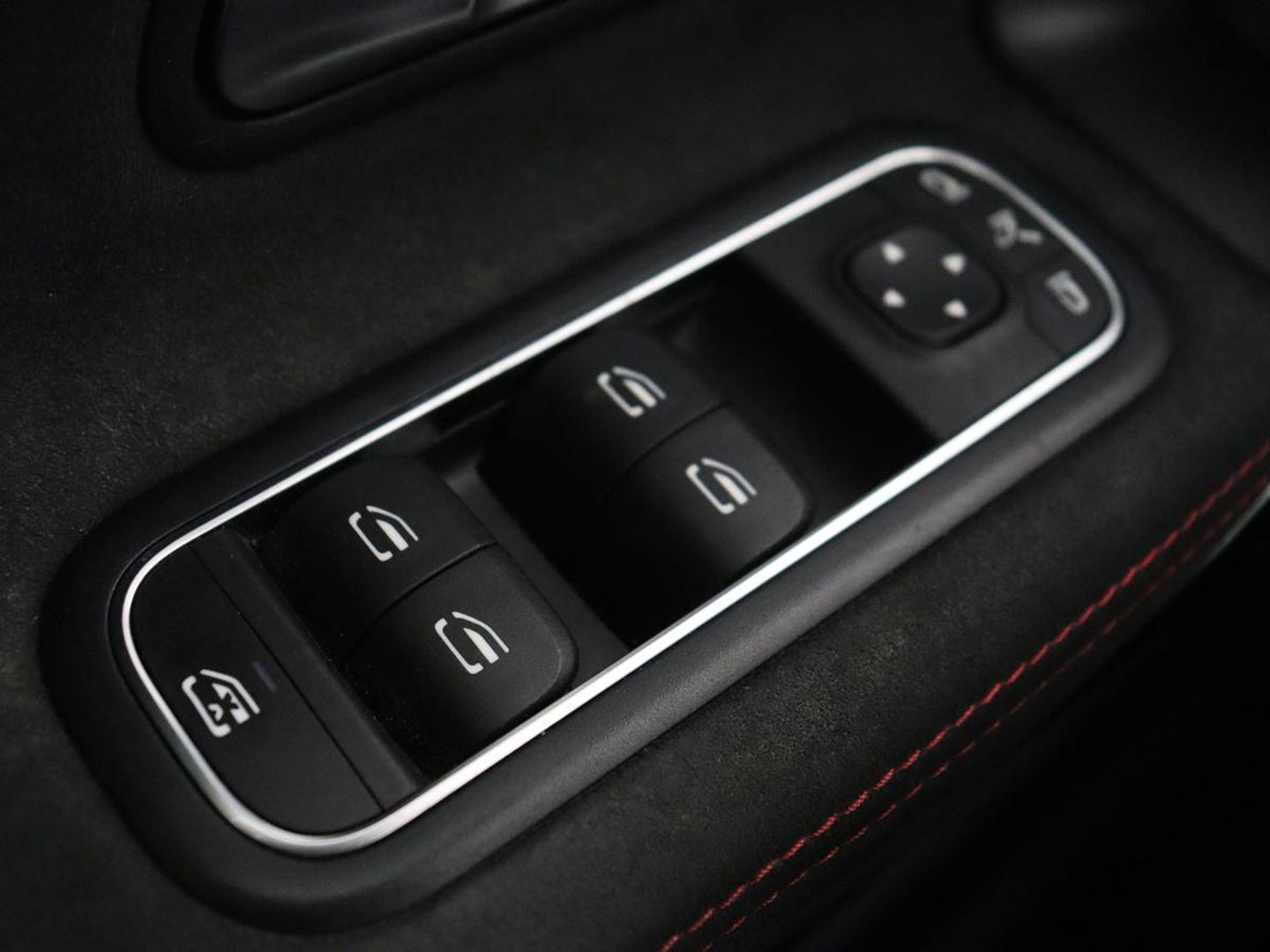 Mercedes-Benz A-Klasse 250e AMG Limited | Carplay | Stoelverwarming | Leder/Alcantara | Widescreen | Sfeerverlichting | Navigatie | Camera | Full LED | Park Assist | PHEV | Plug In