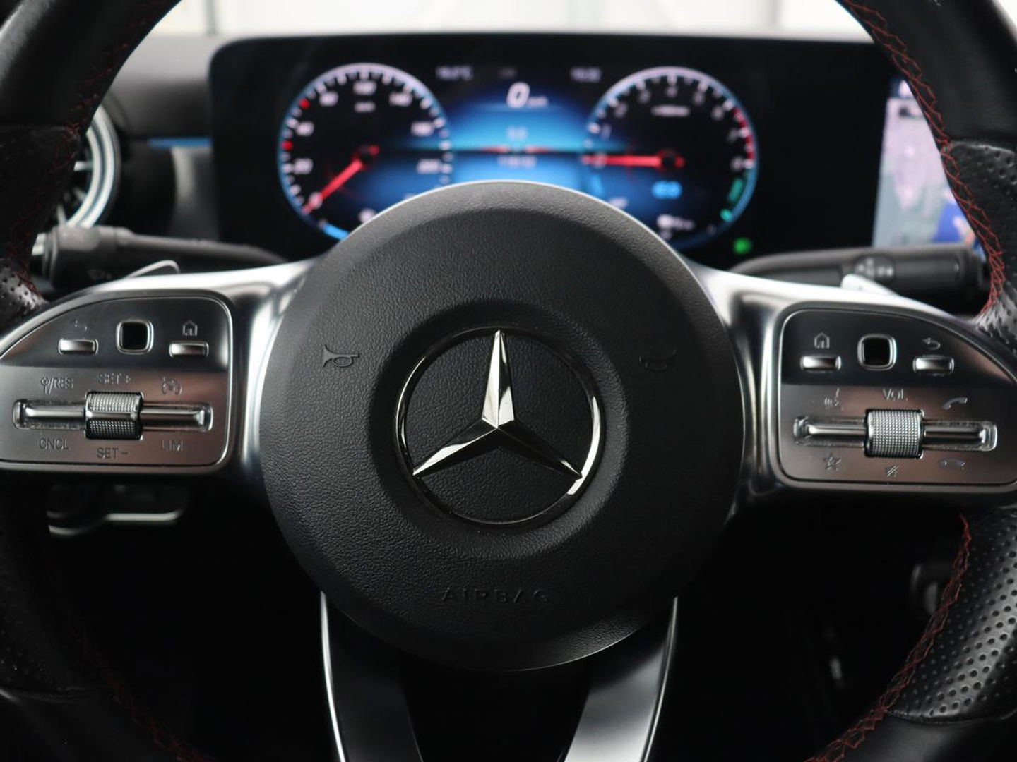 Mercedes-Benz A-Klasse 250e AMG Limited | Carplay | Stoelverwarming | Leder/Alcantara | Widescreen | Sfeerverlichting | Navigatie | Camera | Full LED | Park Assist | PHEV | Plug In