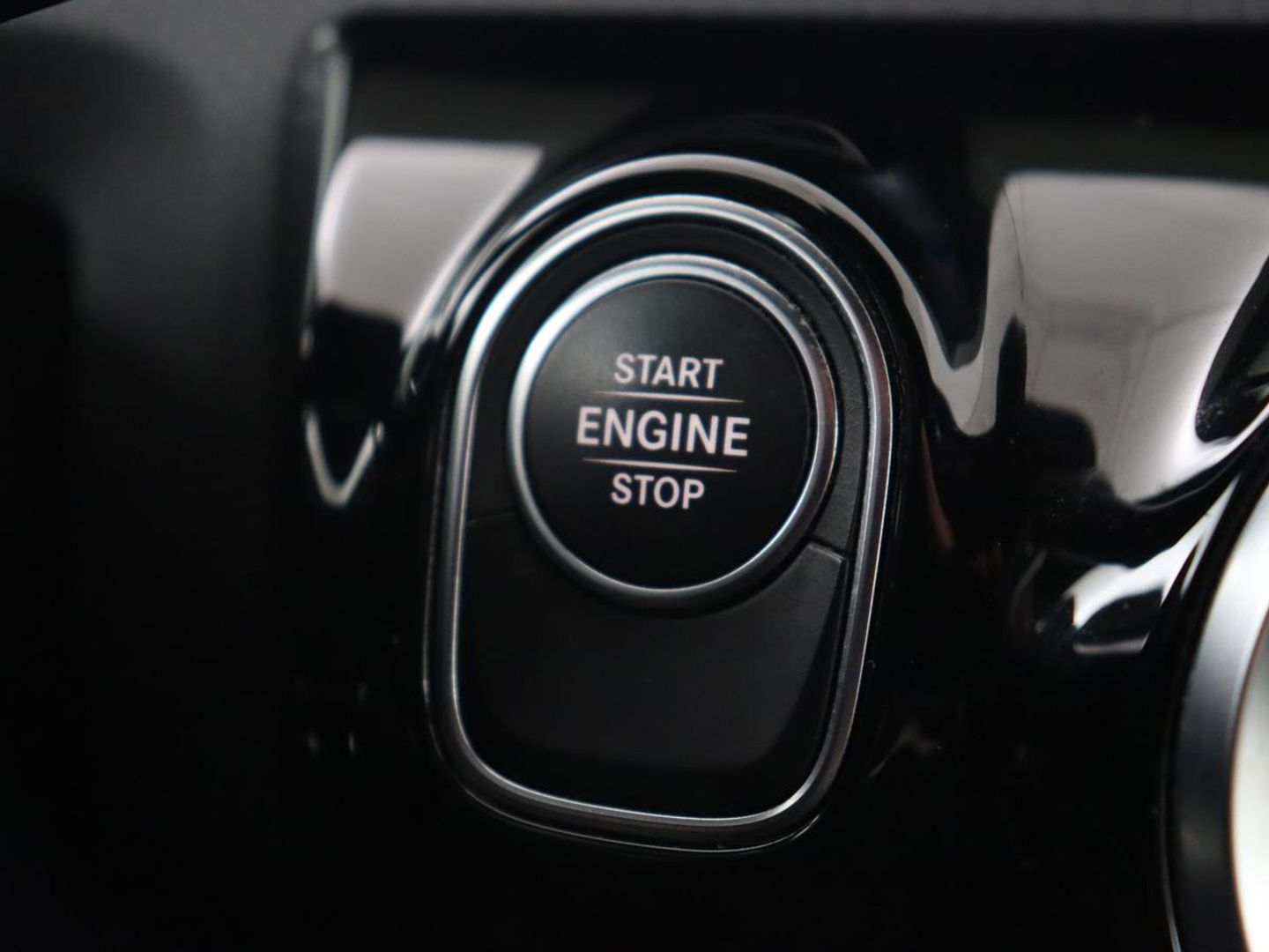 Mercedes-Benz A-Klasse 250e AMG Limited | Carplay | Stoelverwarming | Leder/Alcantara | Widescreen | Sfeerverlichting | Navigatie | Camera | Full LED | Park Assist | PHEV | Plug In