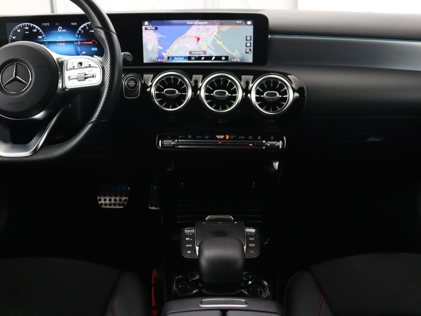 Mercedes-Benz A-Klasse 250e AMG Limited | Carplay | Stoelverwarming | Leder/Alcantara | Widescreen | Sfeerverlichting | Navigatie | Camera | Full LED | Park Assist | PHEV | Plug In