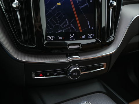 Volvo XC60 2.0 Recharge T8 AWD Inscription ( Plug-in ) (INCL-BTW) *PANO | HEAD-UP |  LUXURY-LEATHER | FULL-LED | MEMORY-PACK | HARMAN/KARDON | HEATED-COMFORTSEATS | LANE-ASSIST | BLIND-SPOT | DAB+ | NAVI-FULLMAP | DIGI-COCKPIT | TOWBAR | 19''ALU*