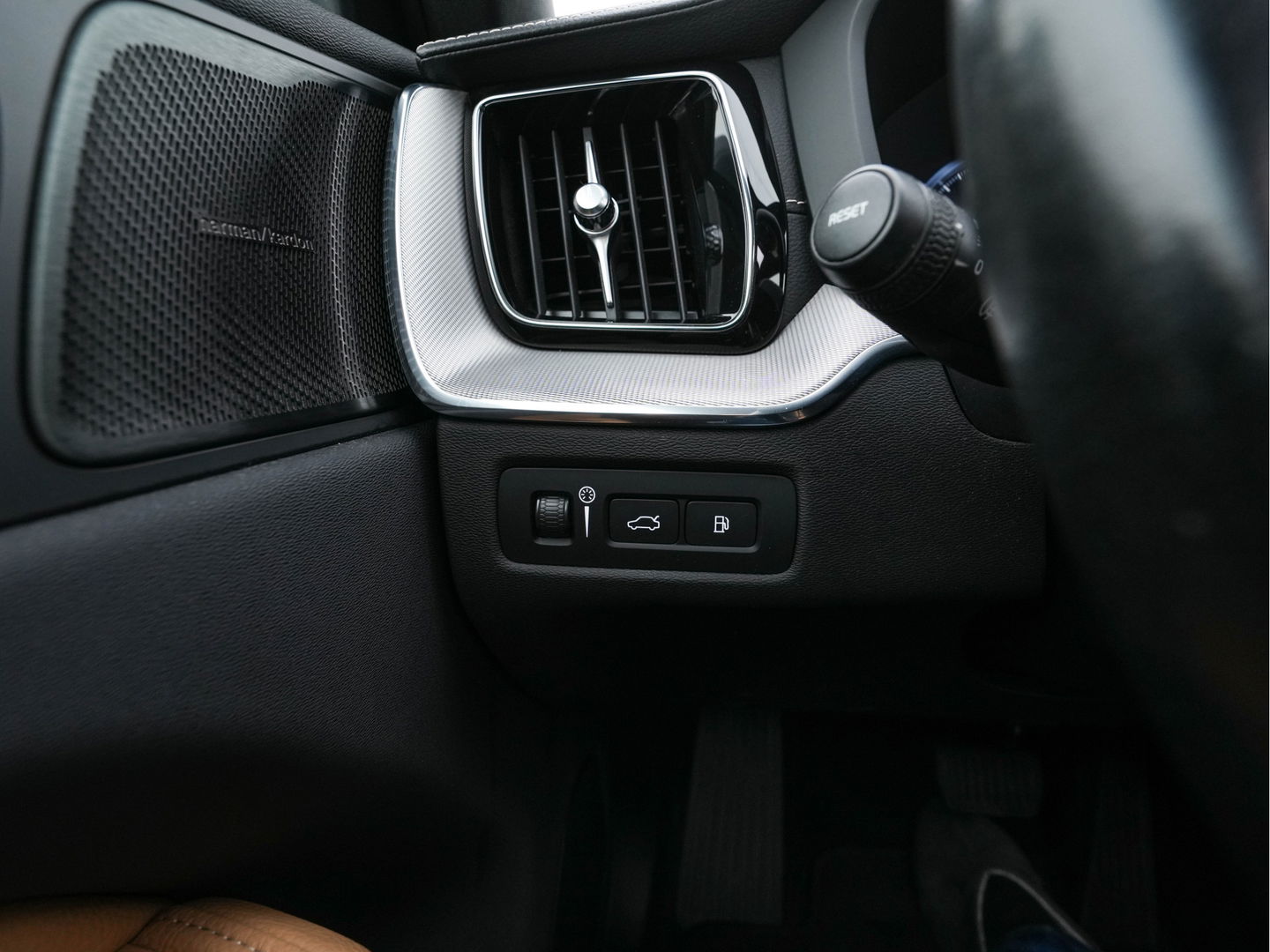 Volvo XC60 2.0 Recharge T8 AWD Inscription ( Plug-in ) (INCL-BTW) *PANO | HEAD-UP |  LUXURY-LEATHER | FULL-LED | MEMORY-PACK | HARMAN/KARDON | HEATED-COMFORTSEATS | LANE-ASSIST | BLIND-SPOT | DAB+ | NAVI-FULLMAP | DIGI-COCKPIT | TOWBAR | 19''ALU*