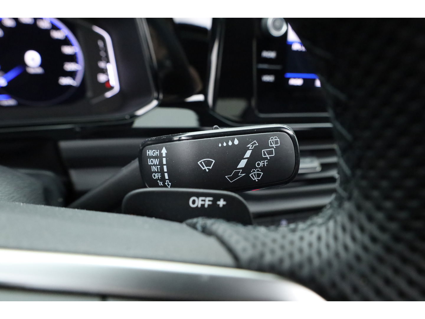 Volkswagen T-Roc 1.5 TSI R-Line Black Style | Pano | Adapt. Cruise | 19'' | IQ. Light | Camera | Afn. Trekhaak