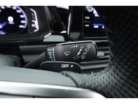 Volkswagen T-Roc 1.5 TSI R-Line Black Style | Pano | Adapt. Cruise | 19'' | IQ. Light | Camera | Afn. Trekhaak