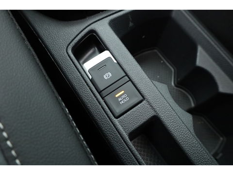 Volkswagen T-Roc 1.5 TSI R-Line Black Style | Pano | Adapt. Cruise | 19'' | IQ. Light | Camera | Afn. Trekhaak