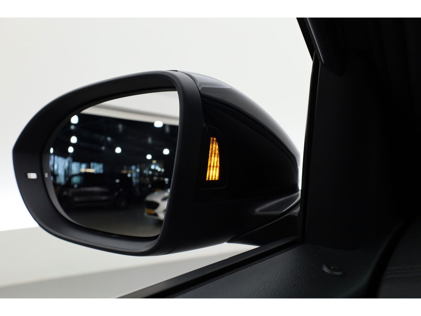 Volkswagen T-Roc 1.5 TSI R-Line Black Style | Pano | Adapt. Cruise | 19'' | IQ. Light | Camera | Afn. Trekhaak