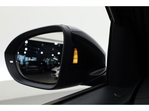 Volkswagen T-Roc 1.5 TSI R-Line Black Style | Pano | Adapt. Cruise | 19'' | IQ. Light | Camera | Afn. Trekhaak