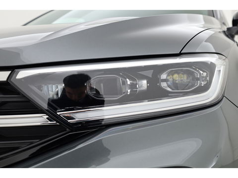 Volkswagen T-Roc 1.5 TSI R-Line Black Style | Pano | Adapt. Cruise | 19'' | IQ. Light | Camera | Afn. Trekhaak