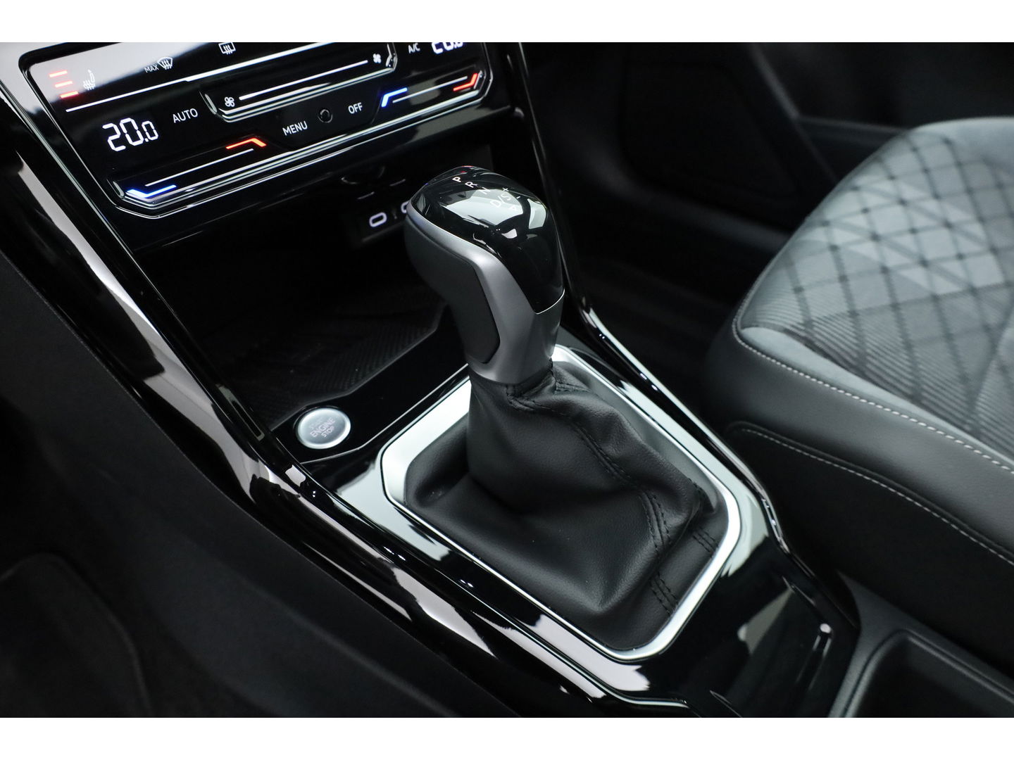 Volkswagen T-Roc 1.5 TSI R-Line Black Style | Pano | Adapt. Cruise | 19'' | IQ. Light | Camera | Afn. Trekhaak