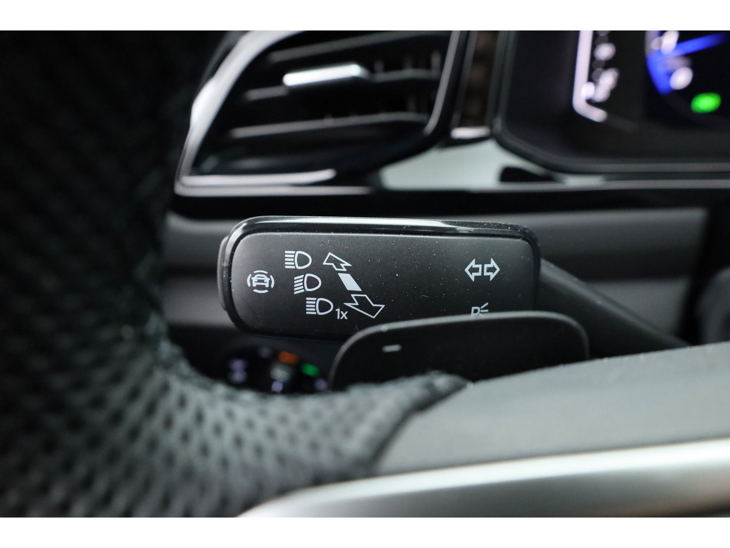 Volkswagen T-Roc 1.5 TSI R-Line Black Style | Pano | Adapt. Cruise | 19'' | IQ. Light | Camera | Afn. Trekhaak