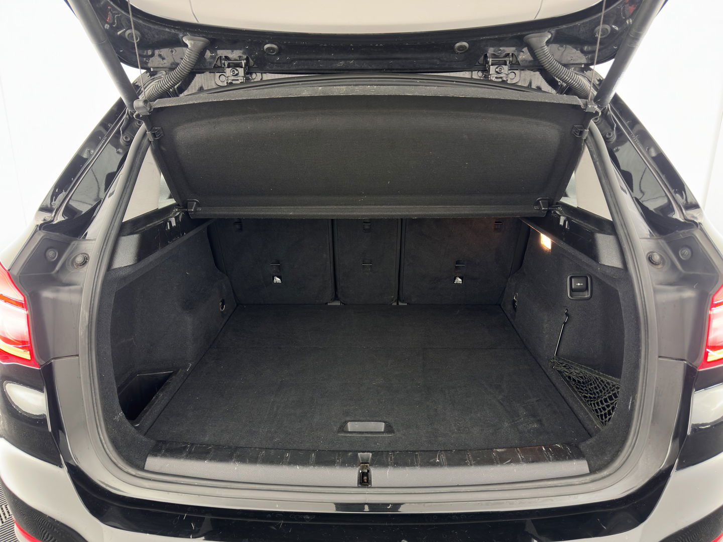 BMW X1 sDrive20i Executive (INCL-BTW) Aut. *LED-LIGHTS | NAVI-FULLMAP | COMFORT-SEATS | ECC | PDC | CRUISE | TOWBAR | 17''ALU*