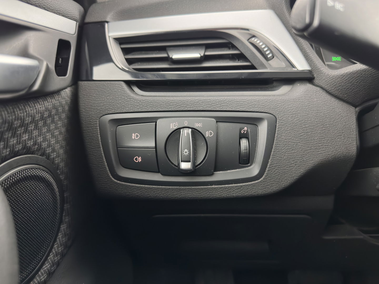 BMW X1 sDrive20i Executive (INCL-BTW) Aut. *LED-LIGHTS | NAVI-FULLMAP | COMFORT-SEATS | ECC | PDC | CRUISE | TOWBAR | 17''ALU*