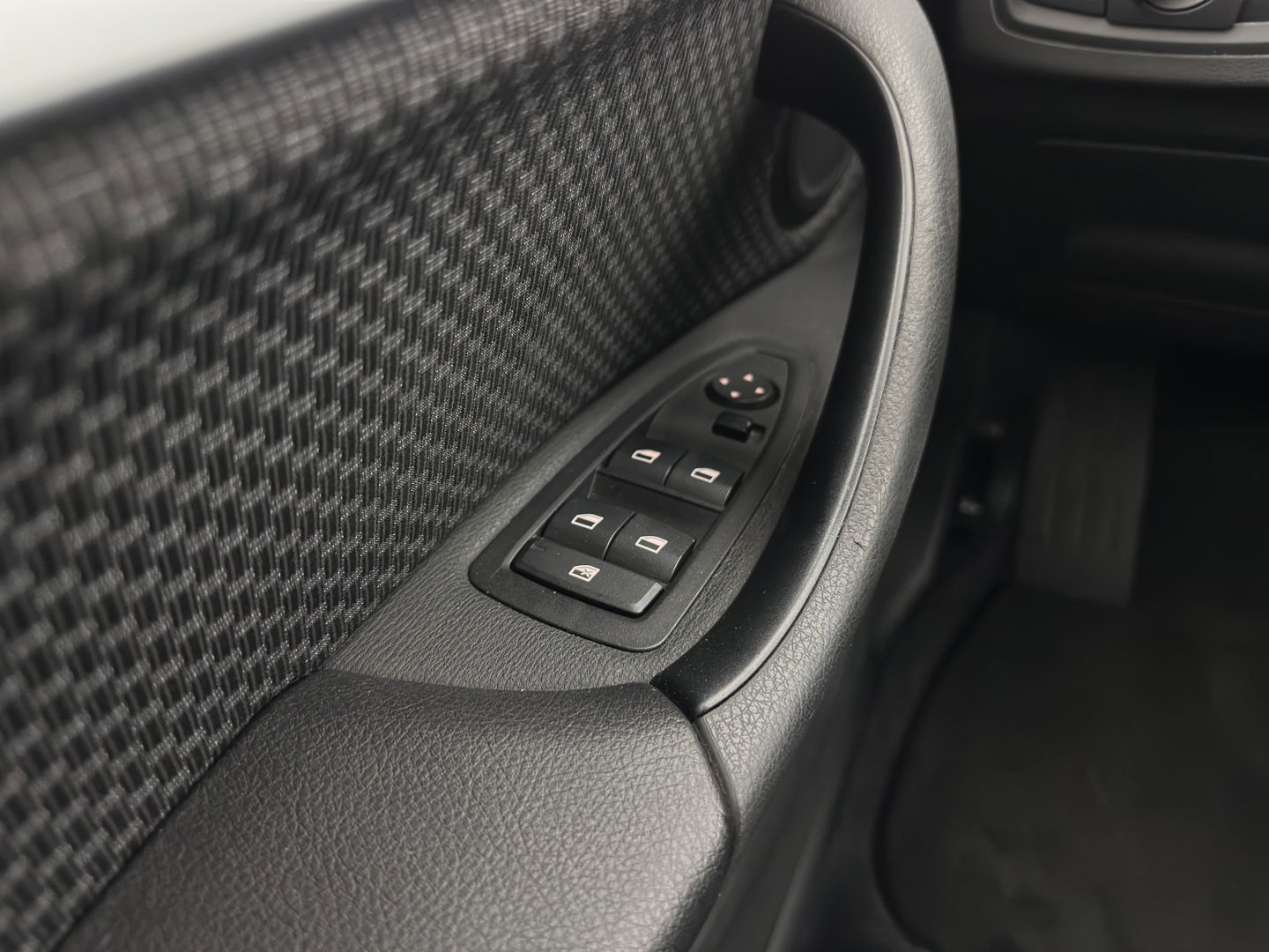 BMW X1 sDrive20i Executive (INCL-BTW) Aut. *LED-LIGHTS | NAVI-FULLMAP | COMFORT-SEATS | ECC | PDC | CRUISE | TOWBAR | 17''ALU*