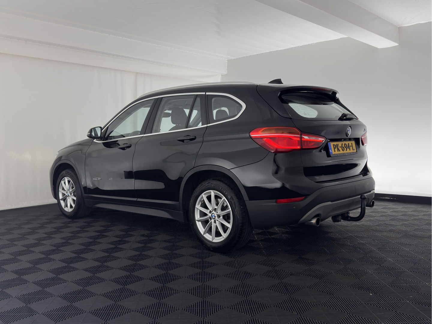 BMW X1 sDrive20i Executive (INCL-BTW) Aut. *LED-LIGHTS | NAVI-FULLMAP | COMFORT-SEATS | ECC | PDC | CRUISE | TOWBAR | 17''ALU*