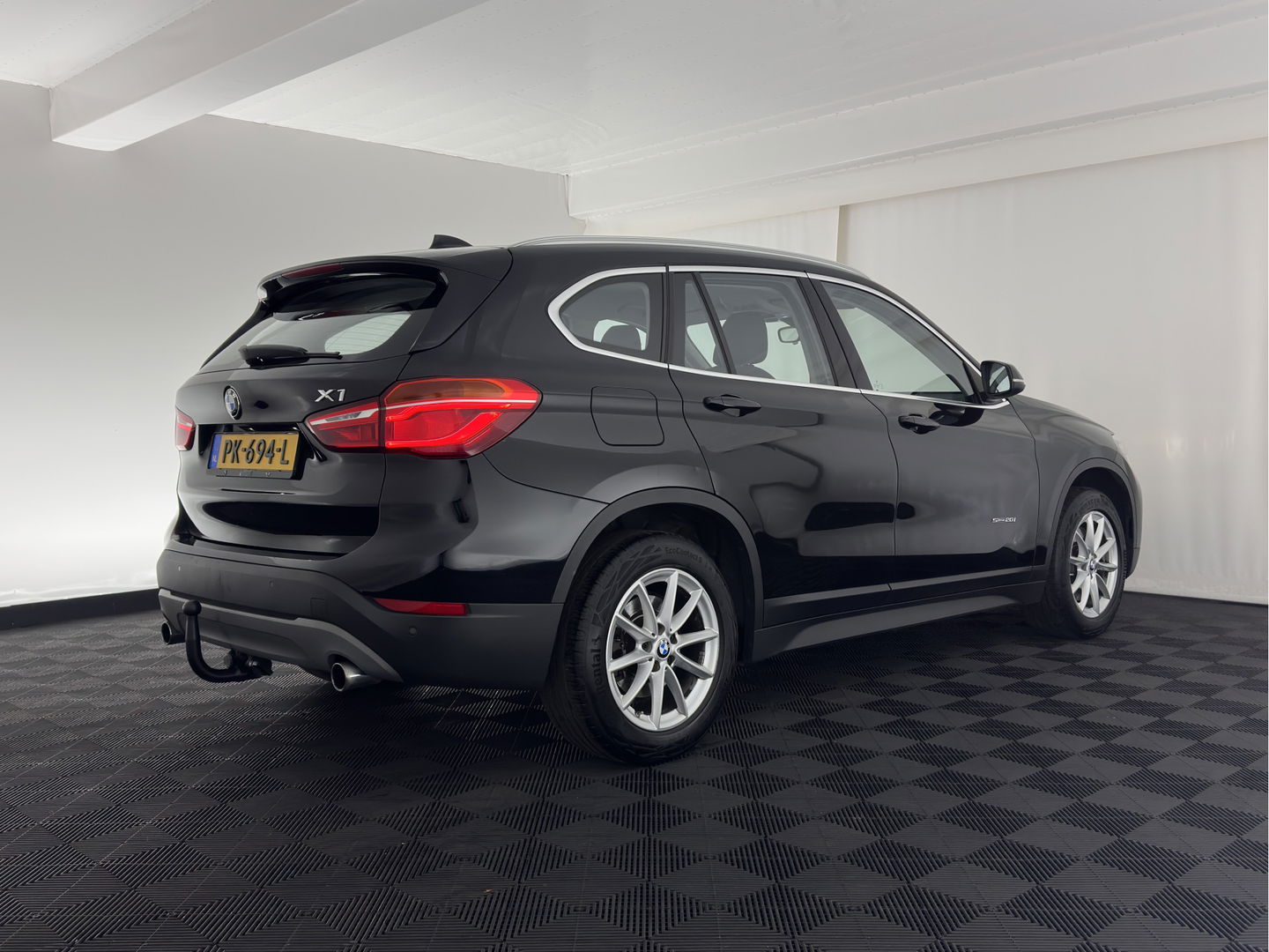 BMW X1 sDrive20i Executive (INCL-BTW) Aut. *LED-LIGHTS | NAVI-FULLMAP | COMFORT-SEATS | ECC | PDC | CRUISE | TOWBAR | 17''ALU*