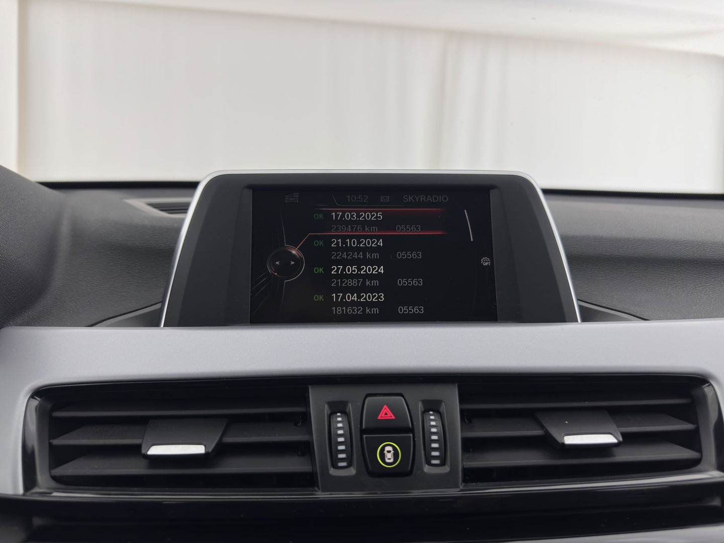 BMW X1 sDrive20i Executive (INCL-BTW) Aut. *LED-LIGHTS | NAVI-FULLMAP | COMFORT-SEATS | ECC | PDC | CRUISE | TOWBAR | 17''ALU*