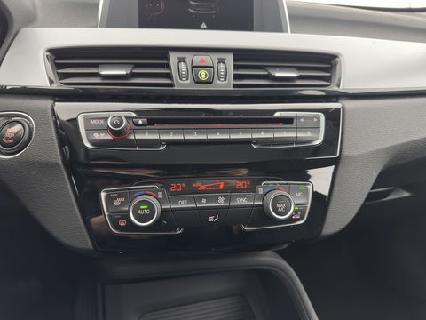 BMW X1 sDrive20i Executive (INCL-BTW) Aut. *LED-LIGHTS | NAVI-FULLMAP | COMFORT-SEATS | ECC | PDC | CRUISE | TOWBAR | 17''ALU*