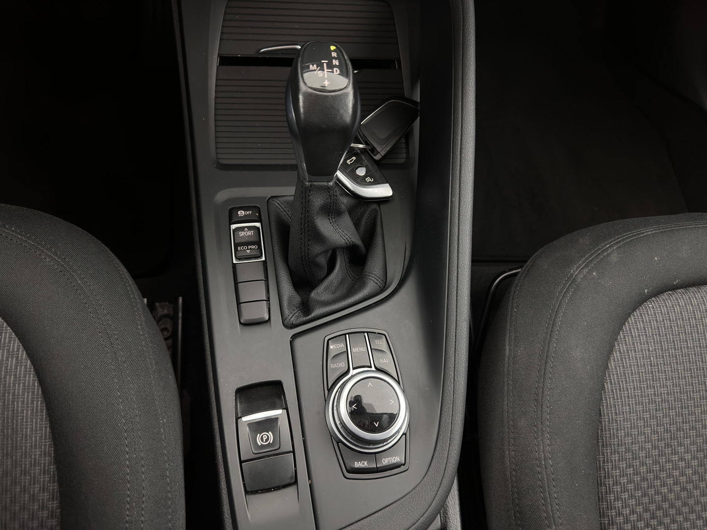 BMW X1 sDrive20i Executive (INCL-BTW) Aut. *LED-LIGHTS | NAVI-FULLMAP | COMFORT-SEATS | ECC | PDC | CRUISE | TOWBAR | 17''ALU*