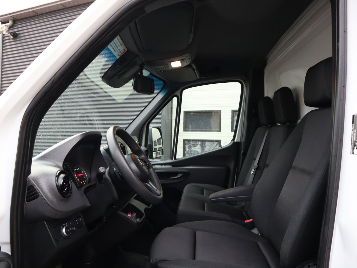 Mercedes-Benz Sprinter 515 CDI Euro 6 Automaat Bakwagen Laadklep - MBUX - Cruise