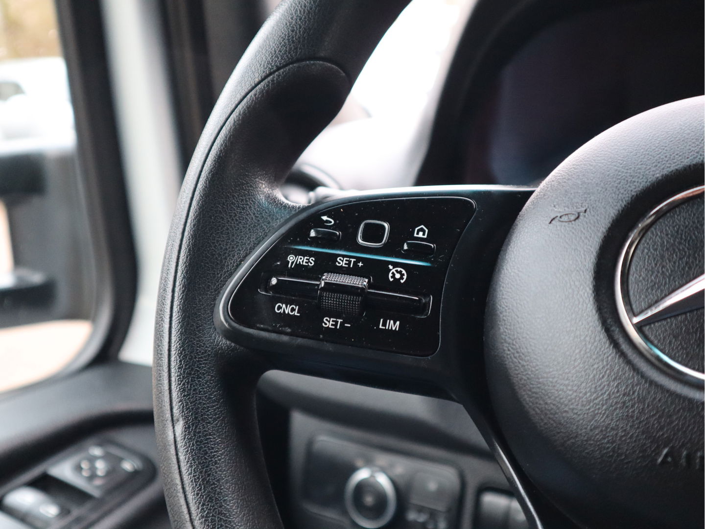 Mercedes-Benz Sprinter 515 CDI Euro 6 Automaat Bakwagen Laadklep - MBUX - Cruise