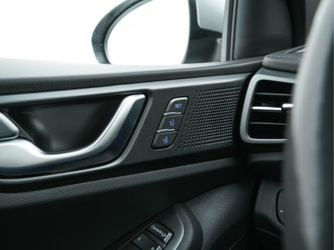 Hyundai IONIQ Premium EV 38 kWh {SOH-100%} *LUXURY-LEATHER | FULL-LED | ADAPTIVE-CRUISE | KEYLESS | NAVI-FULLMAP | DAB | CAMERA | MEMORY-PACK | DIGI-COCKPIT | HEATED/VENTILATED-COMFORTSEATS | AMBIENT-LIGHT | CCS-FASTLOADER