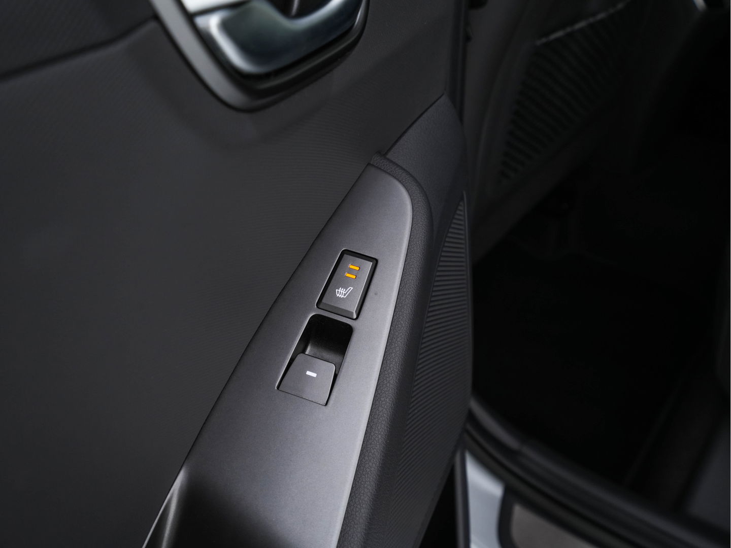 Hyundai IONIQ Premium EV 38 kWh {SOH-100%} Aut *HEATPUMP | LUXURY-LEATHER | FULL-LED | ADAPTIVE-CRUISE | KEYLESS | NAVI-FULLMAP | DAB | CAMERA | MEMORY-PACK | DIGI-COCKPIT | HEATED/VENTILATED-SEATS | CCS- FASTLOADER | PRIVACY-GLASS |