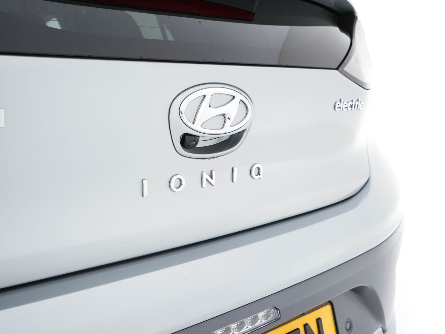 Hyundai IONIQ Premium EV 38 kWh {SOH-100%} Aut *HEATPUMP | LUXURY-LEATHER | FULL-LED | ADAPTIVE-CRUISE | KEYLESS | NAVI-FULLMAP | DAB | CAMERA | MEMORY-PACK | DIGI-COCKPIT | HEATED/VENTILATED-SEATS | CCS- FASTLOADER | PRIVACY-GLASS |