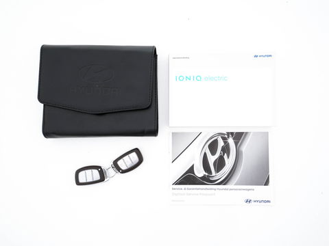 Hyundai IONIQ Premium EV 38 kWh {SOH-100%} *LUXURY-LEATHER | FULL-LED | ADAPTIVE-CRUISE | KEYLESS | NAVI-FULLMAP | DAB | CAMERA | MEMORY-PACK | DIGI-COCKPIT | HEATED/VENTILATED-COMFORTSEATS | AMBIENT-LIGHT | CCS-FASTLOADER