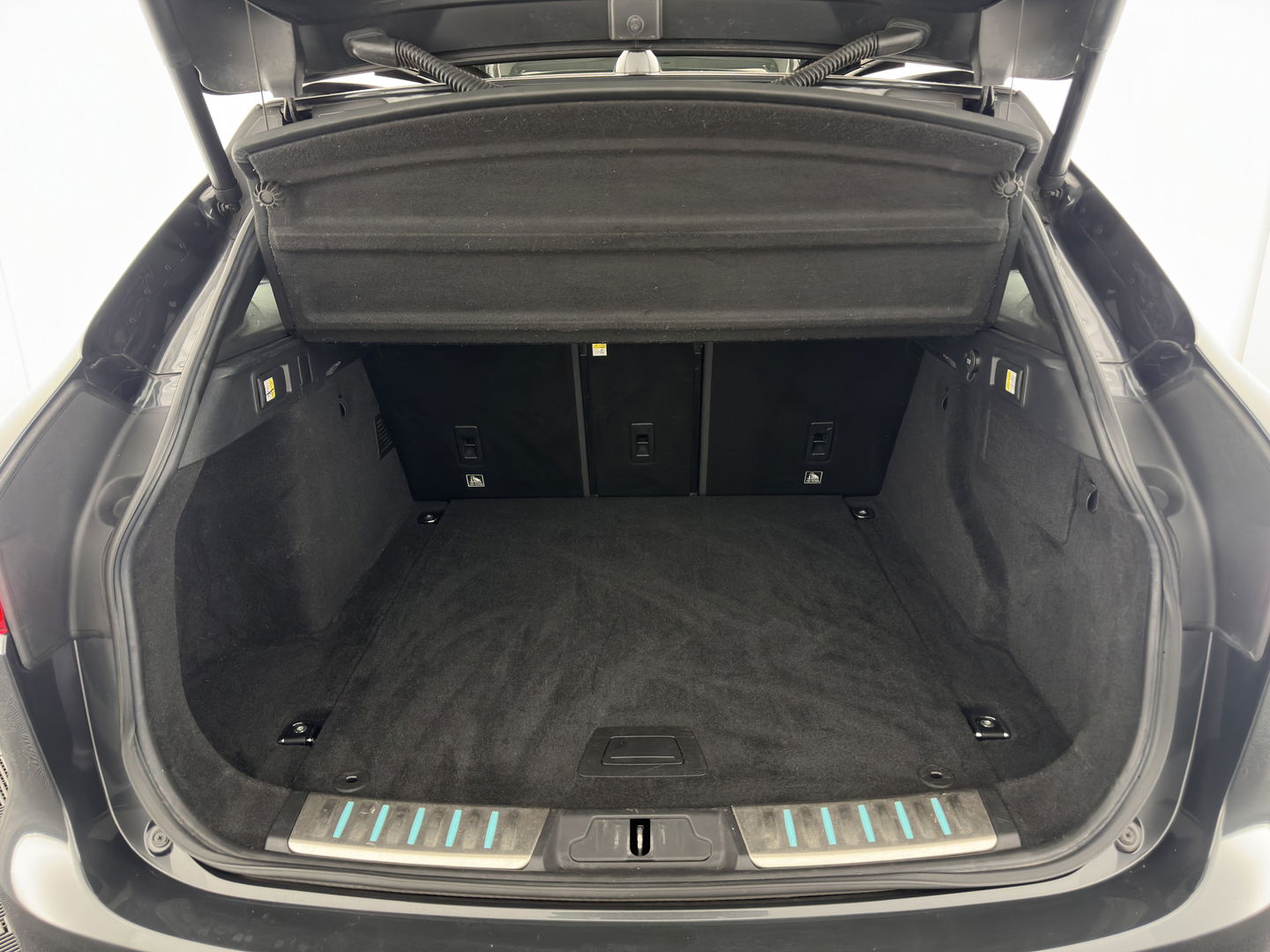 Jaguar F-Pace 2.0 Portfolio AWD 25d (INCL.BTW) *PANO | HEAD-UP | FULL-LEATHER | BLIND-SPOT | MERIDIAN-SOUND | HEATED-SPORTSEATS | NAVI-FULLMAP | KEYLESS | CAMERA | ECC | PDC | CRUISE | 20''ALU*