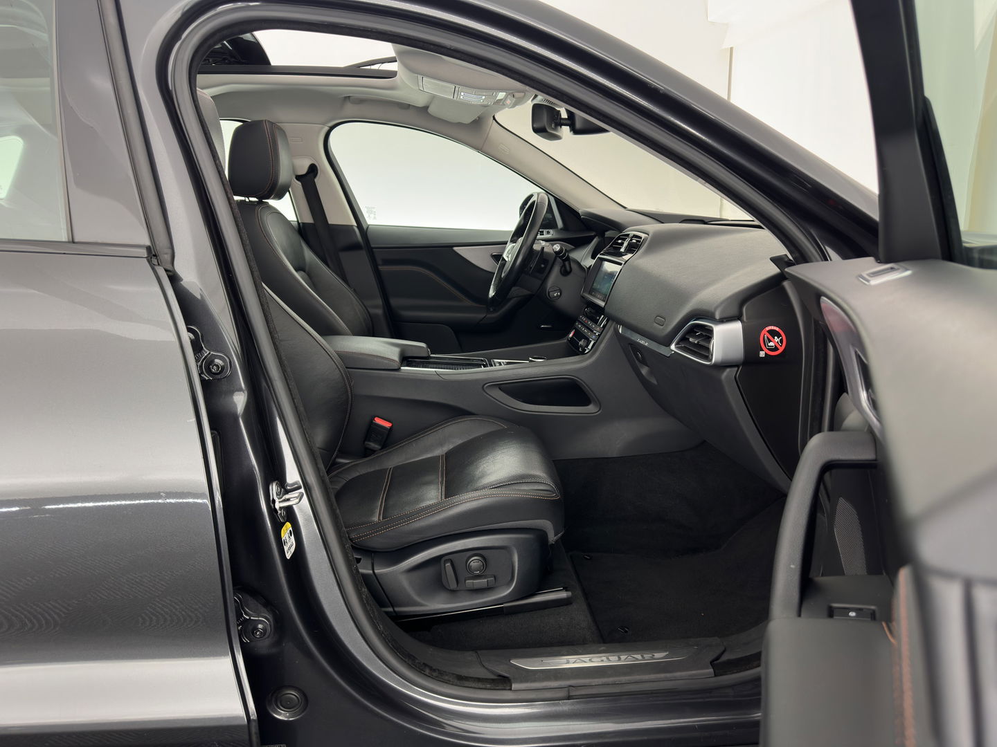 Jaguar F-Pace 2.0 Portfolio AWD 25d (INCL.BTW) *PANO | HEAD-UP | FULL-LEATHER | BLIND-SPOT | MERIDIAN-SOUND | HEATED-SPORTSEATS | NAVI-FULLMAP | KEYLESS | CAMERA | ECC | PDC | CRUISE | 20''ALU*