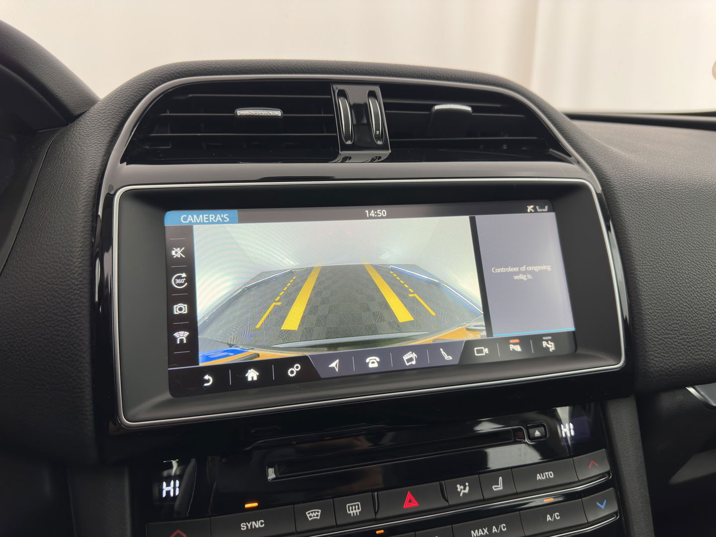 Jaguar F-Pace 2.0 Portfolio AWD 25d (INCL.BTW) *PANO | HEAD-UP | FULL-LEATHER | BLIND-SPOT | MERIDIAN-SOUND | HEATED-SPORTSEATS | NAVI-FULLMAP | KEYLESS | CAMERA | ECC | PDC | CRUISE | 20''ALU*