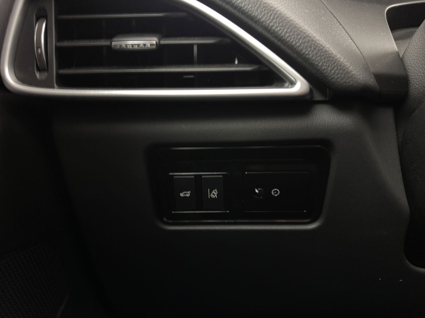 Jaguar F-Pace 2.0 Portfolio Black-line AWD 25d (INCL-BTW) Aut. *PANO | HEAD-UP | LEATHER | BLIND-SPOT | MERIDIAN-SOUND | HEATED-SPORTSEATS | NAVI-FULLMAP | KEYLESS | CAMERA | ECC | CARPLAY | SHIFT-PADDLES | PDC | LANE-ASSIST | ...