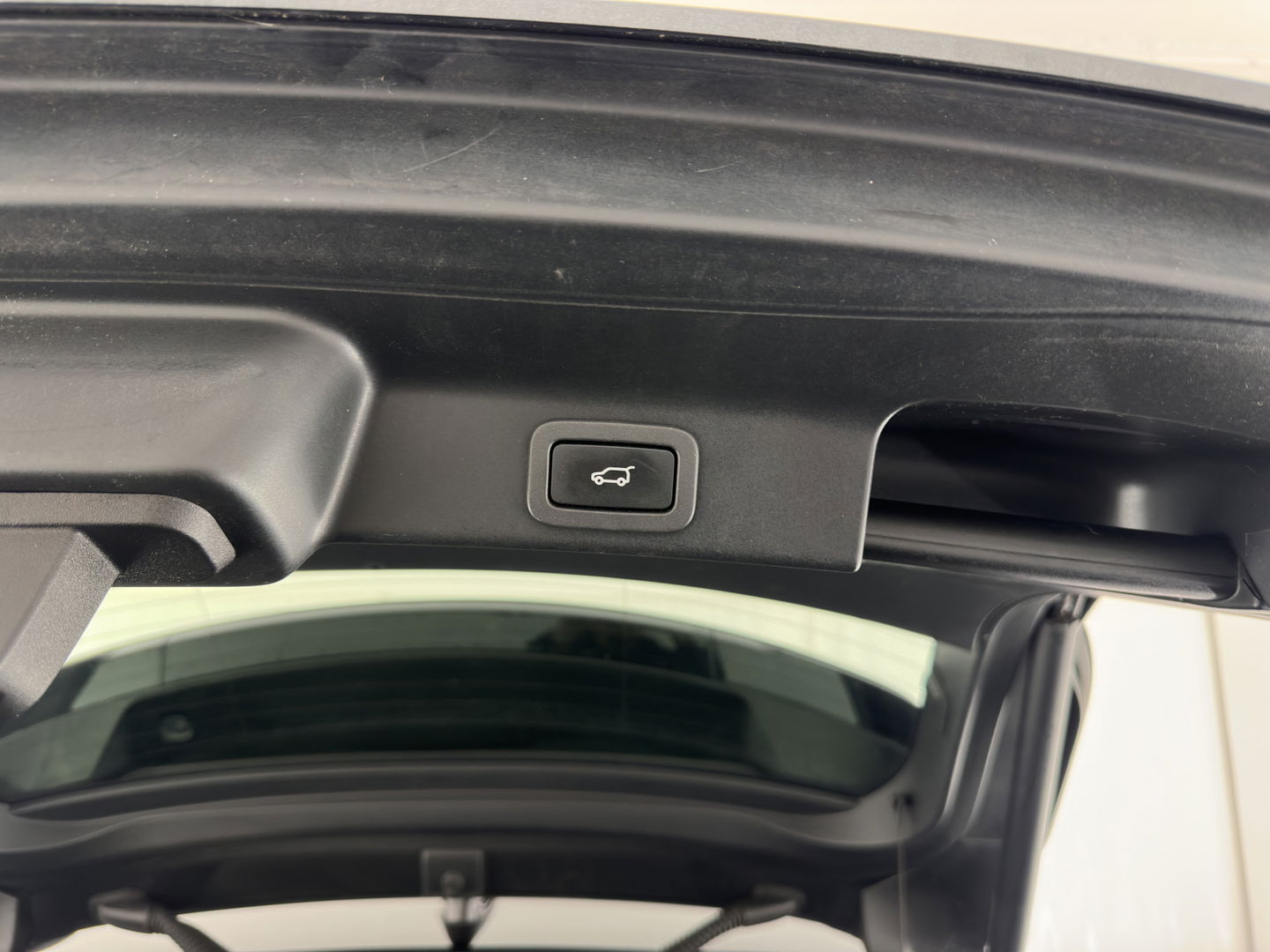 Jaguar F-Pace 2.0 Portfolio Black-line AWD 25d (INCL-BTW) Aut. *PANO | HEAD-UP | LEATHER | BLIND-SPOT | MERIDIAN-SOUND | HEATED-SPORTSEATS | NAVI-FULLMAP | KEYLESS | CAMERA | ECC | CARPLAY | SHIFT-PADDLES | PDC | LANE-ASSIST | ...