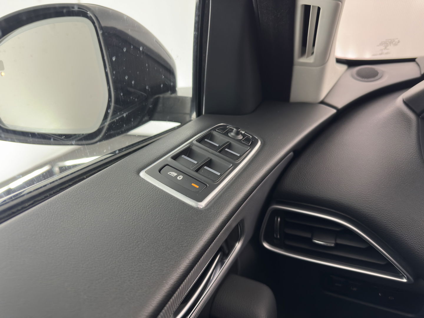 Jaguar F-Pace 2.0 Portfolio AWD 25d (INCL.BTW) *PANO | HEAD-UP | FULL-LEATHER | BLIND-SPOT | MERIDIAN-SOUND | HEATED-SPORTSEATS | NAVI-FULLMAP | KEYLESS | CAMERA | ECC | PDC | CRUISE | 20''ALU*