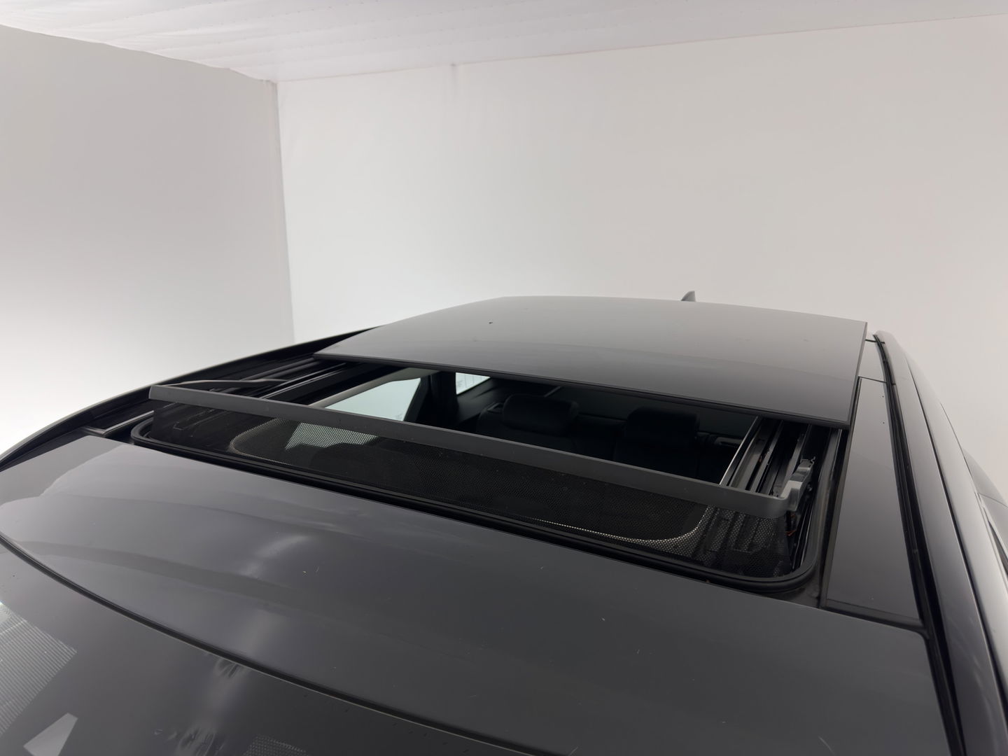 Jaguar F-Pace 2.0 Portfolio Black-line AWD 25d (INCL-BTW) Aut. *PANO | HEAD-UP | LEATHER | BLIND-SPOT | MERIDIAN-SOUND | HEATED-SPORTSEATS | NAVI-FULLMAP | KEYLESS | CAMERA | ECC | CARPLAY | SHIFT-PADDLES | PDC | LANE-ASSIST | ...