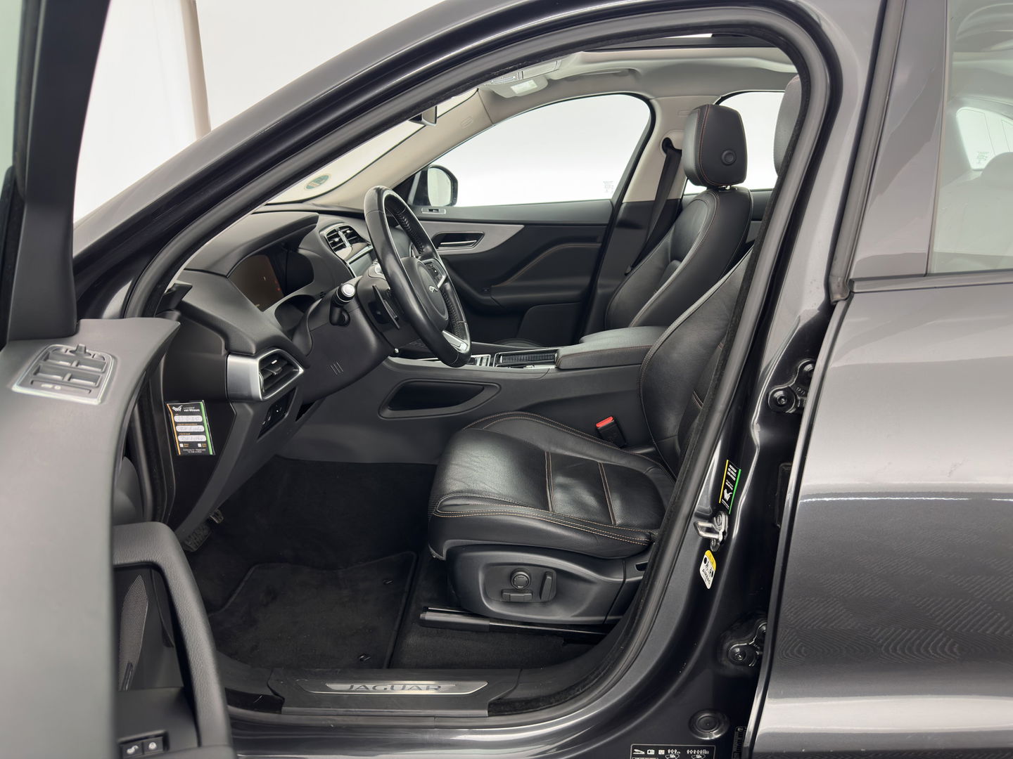 Jaguar F-Pace 2.0 Portfolio AWD 25d (INCL.BTW) *PANO | HEAD-UP | FULL-LEATHER | BLIND-SPOT | MERIDIAN-SOUND | HEATED-SPORTSEATS | NAVI-FULLMAP | KEYLESS | CAMERA | ECC | PDC | CRUISE | 20''ALU*