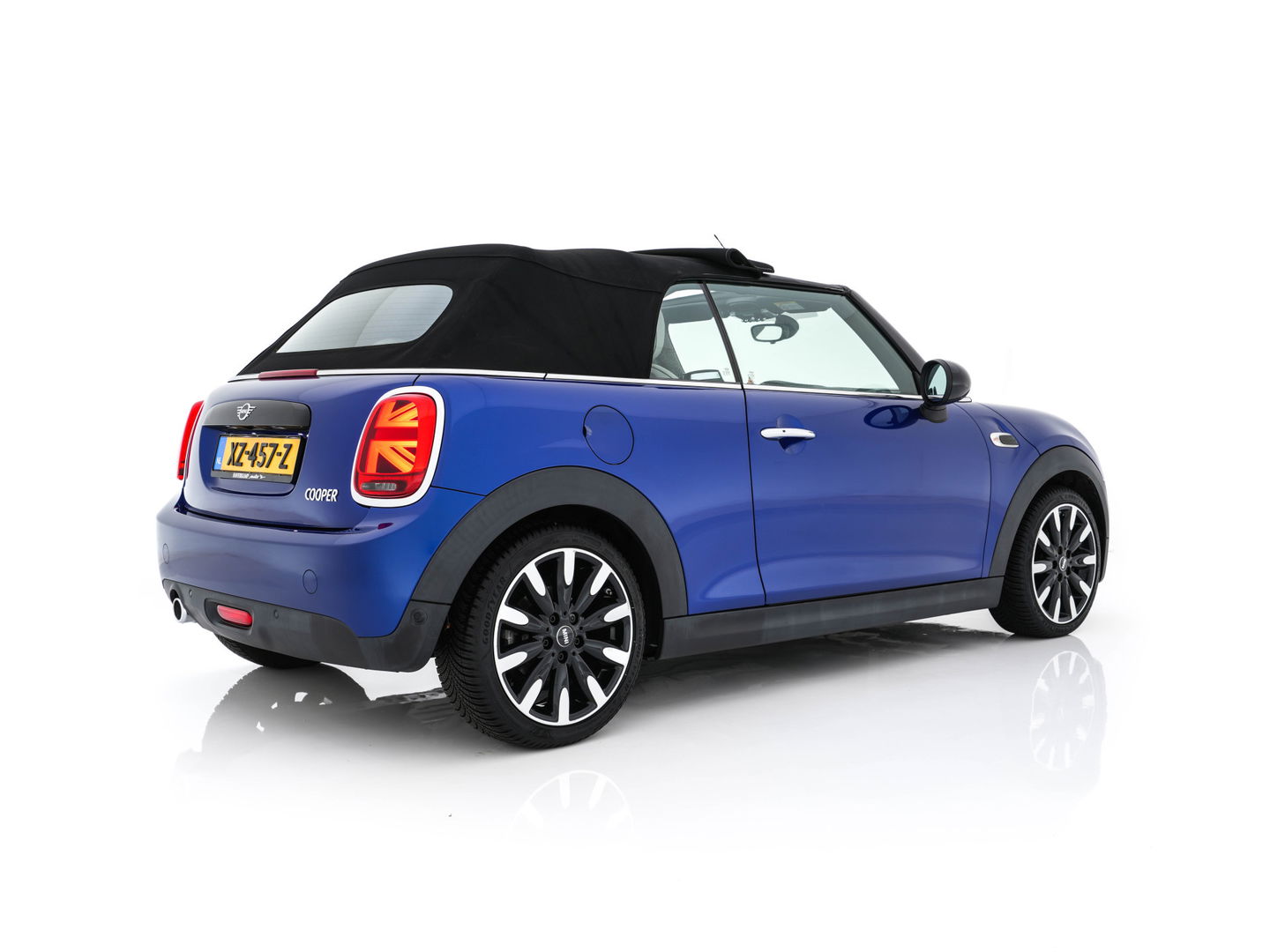 MINI Cabrio 1.5 Cooper Chili *LEATHER | FULL-LED | HEATED-SPORTSEATS | KEYLESS | NAVI-FULLMAP | ECC | PDC | CRUISE | AMBIENT-LIGHT | AIRSCARF | 18''ALU*