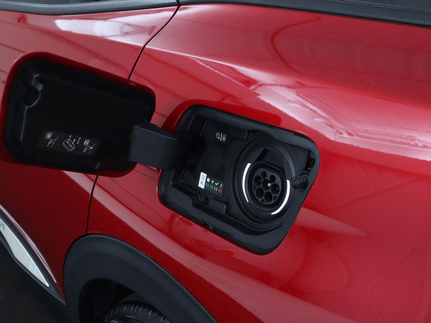 Peugeot 3008 1.6 HYbrid 225 Allure | Trekhaak | Camera | Half leder | Full LED | DAB | Parkeerhulp | Cruise control | Bluetooth | Climate control | PHEV | Plug In